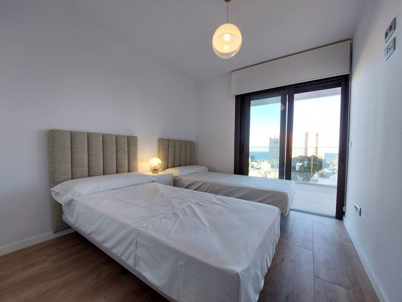 2 slaapkamer Flat te huur in Alicante stad met zwembad garage - € 2.100 (Ref: 7860594)