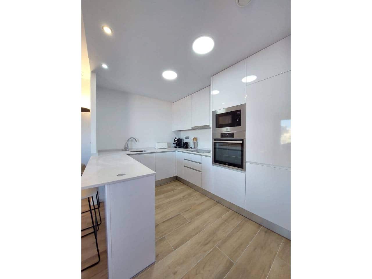 2 slaapkamer Flat te huur in Alicante stad met zwembad garage - € 2.100 (Ref: 7860594)