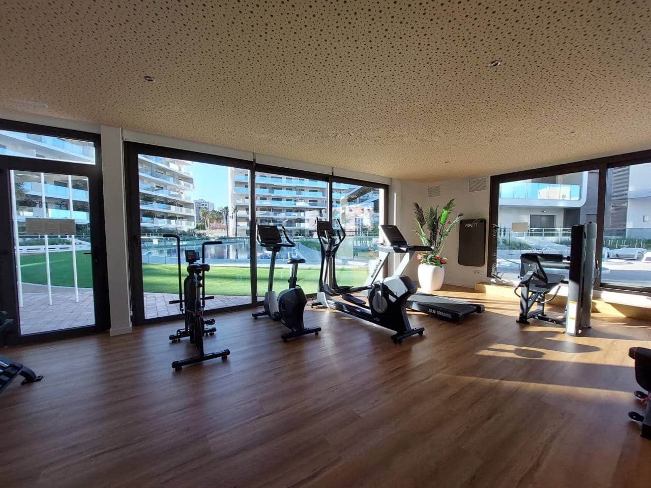 2 slaapkamer Flat te huur in Alicante stad met zwembad garage - € 2.100 (Ref: 7860594)