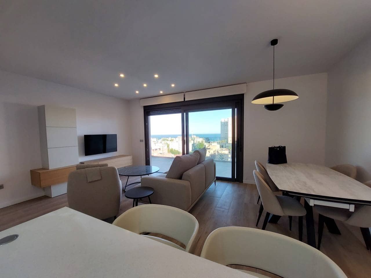 2 slaapkamer Flat te huur in Alicante stad met zwembad garage - € 2.100 (Ref: 7860594)