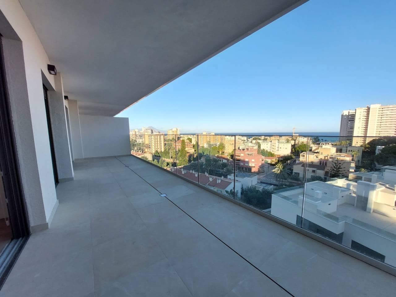 2 slaapkamer Flat te huur in Alicante stad met zwembad garage - € 2.100 (Ref: 7860594)