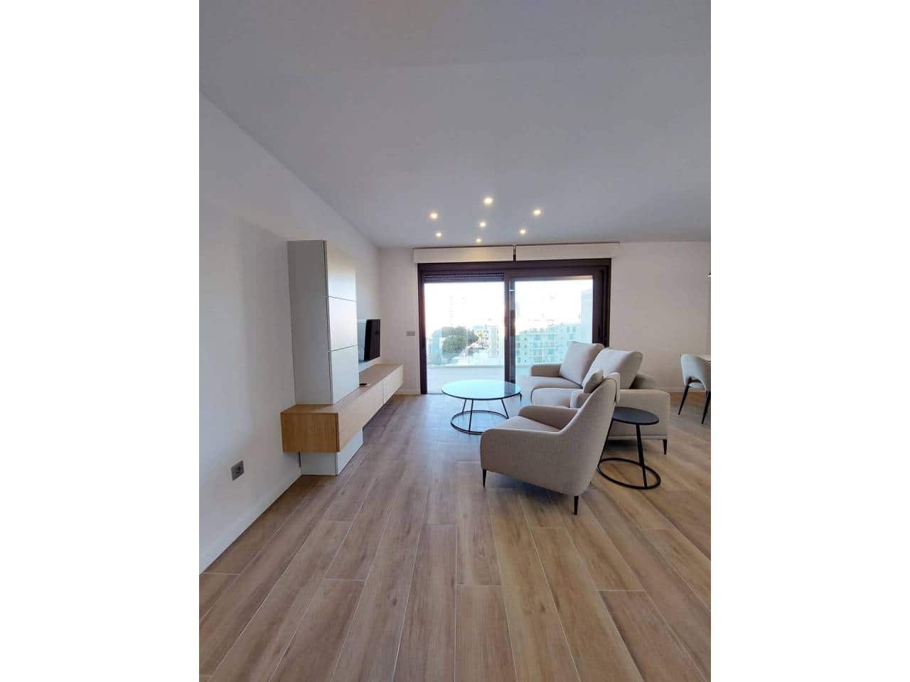 2 slaapkamer Flat te huur in Alicante stad met zwembad garage - € 2.100 (Ref: 7860594)