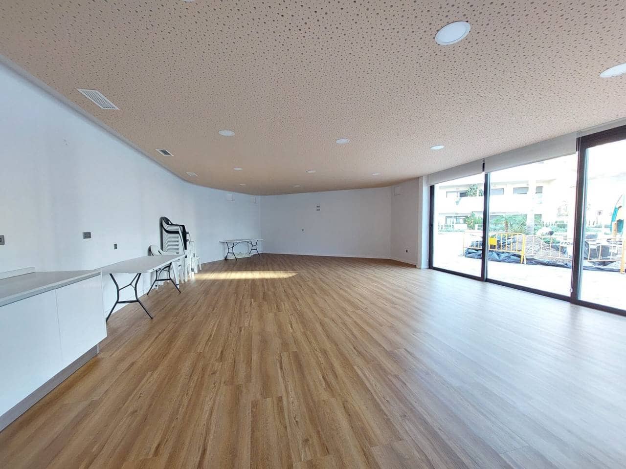 2 slaapkamer Flat te huur in Alicante stad met zwembad garage - € 2.100 (Ref: 7860594)
