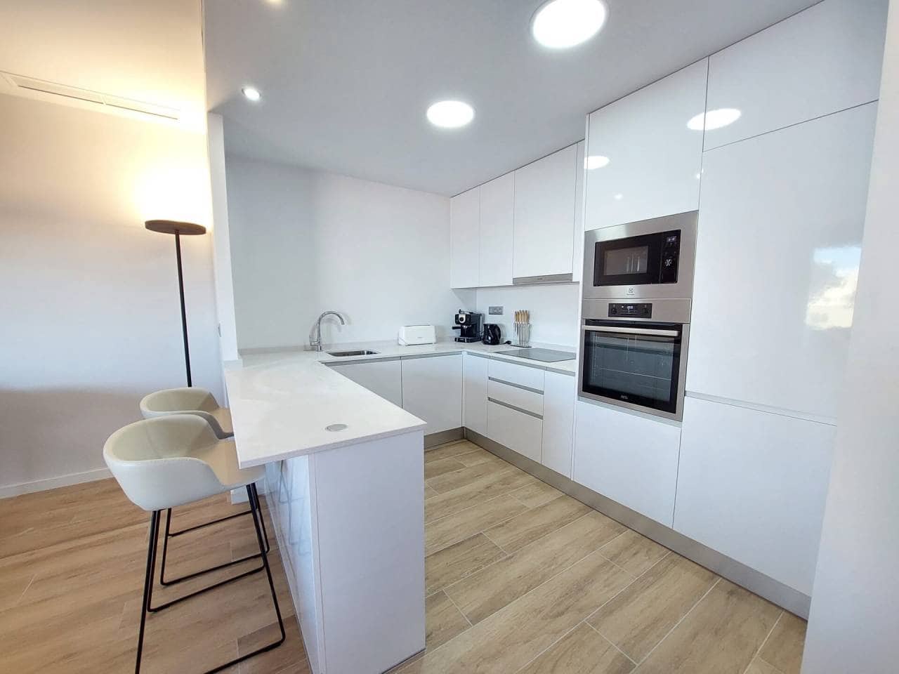 2 slaapkamer Flat te huur in Alicante stad met zwembad garage - € 2.100 (Ref: 7860594)