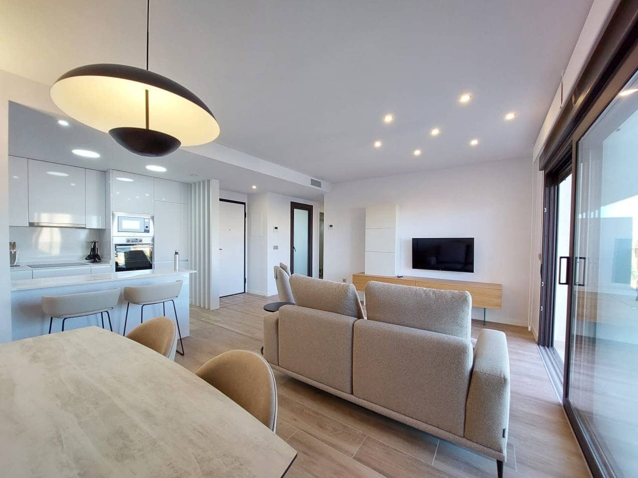 2 slaapkamer Flat te huur in Alicante stad met zwembad garage - € 2.100 (Ref: 7860594)