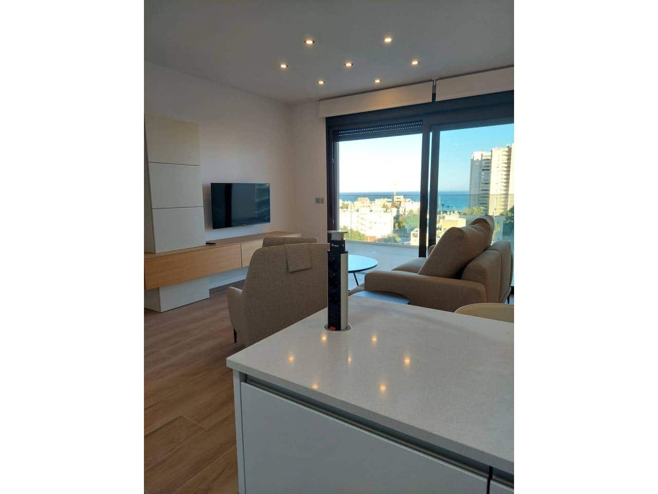 2 slaapkamer Flat te huur in Alicante stad met zwembad garage - € 2.100 (Ref: 7860594)