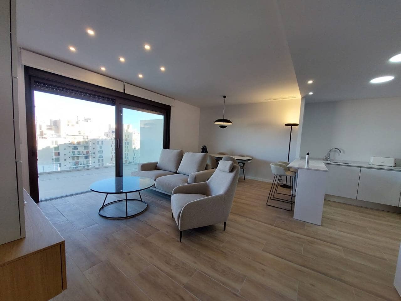 2 slaapkamer Flat te huur in Alicante stad met zwembad garage - € 2.100 (Ref: 7860594)