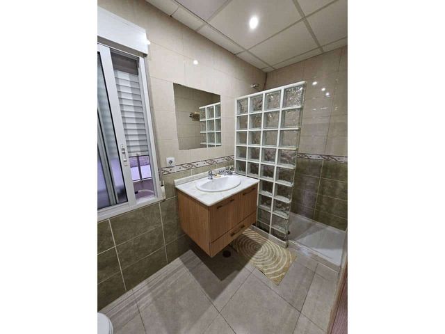 3 Zimmer Wohnung zu vermieten in Alicante / Alacant Stadt - 950 € (Ref: 7917991)