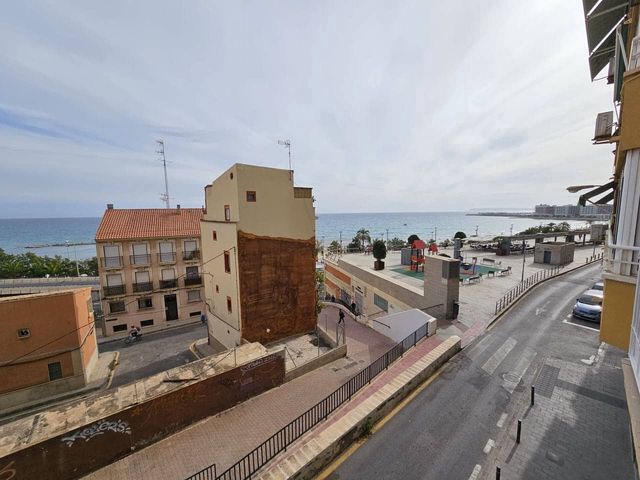 3 Zimmer Wohnung zu vermieten in Alicante / Alacant Stadt - 950 € (Ref: 7917991)