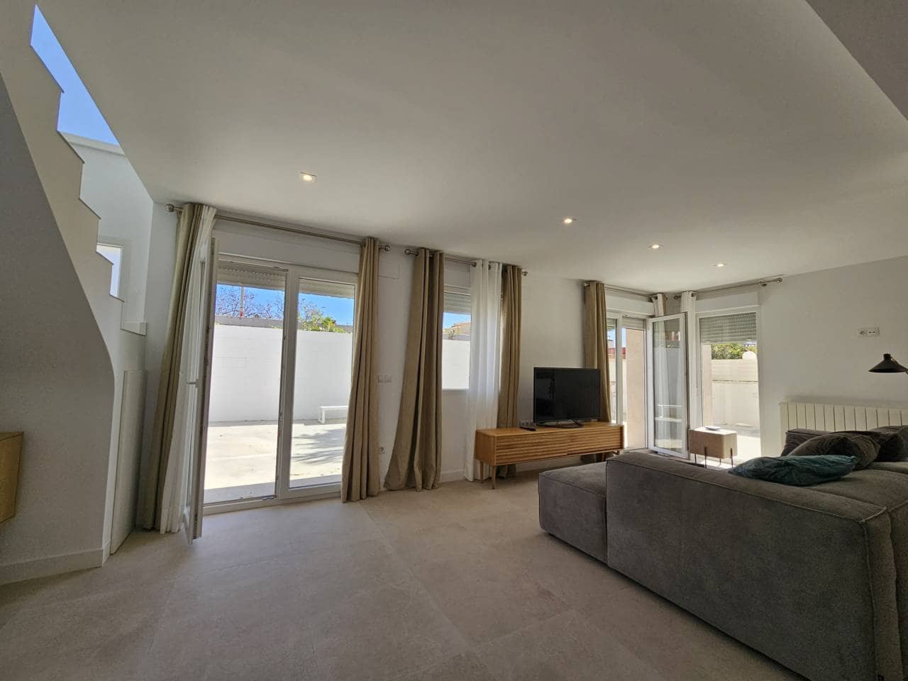 Chalet de 4 habitaciones en Cabo de las Huertas en alquiler con piscina garaje - 3.400 € (Ref: 8238359)