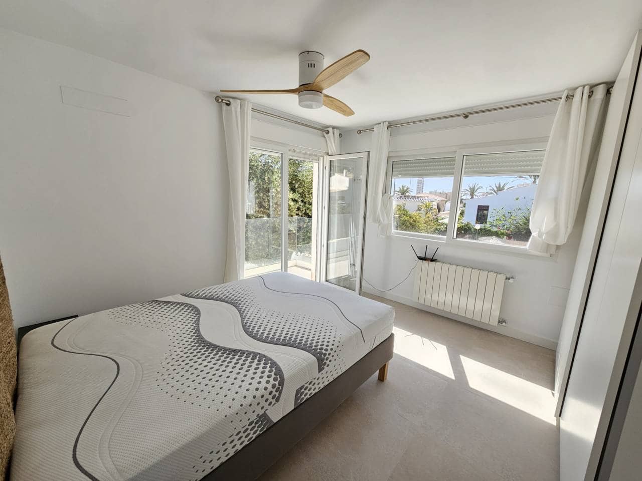 Chalet de 4 habitaciones en Cabo de las Huertas en alquiler con piscina garaje - 3.400 € (Ref: 8238359)