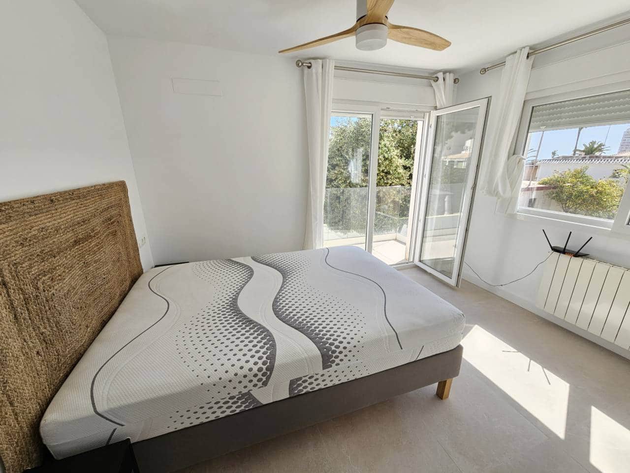 Chalet de 4 habitaciones en Cabo de las Huertas en alquiler con piscina garaje - 3.400 € (Ref: 8238359)