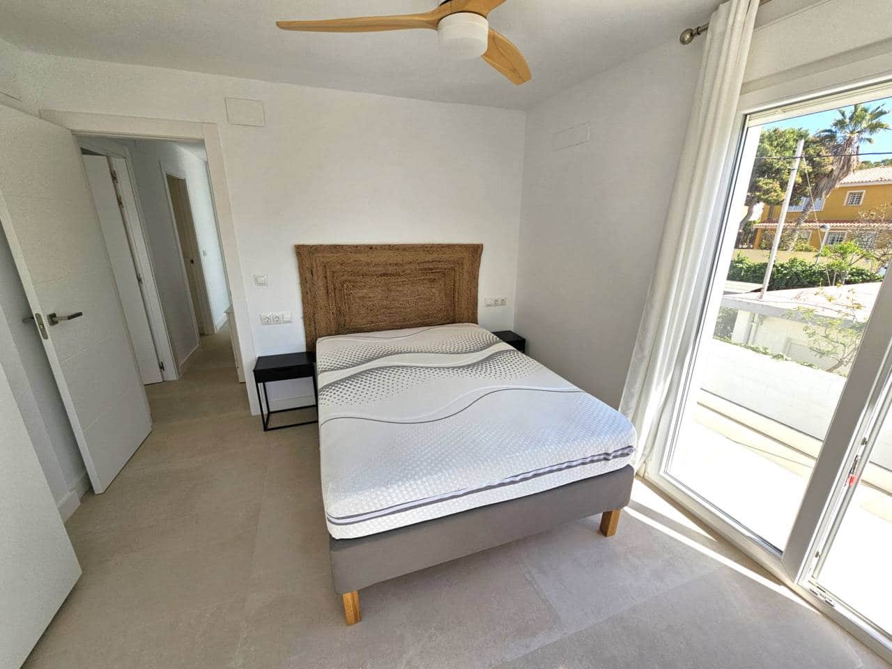 Chalet de 4 habitaciones en Cabo de las Huertas en alquiler con piscina garaje - 3.400 € (Ref: 8238359)