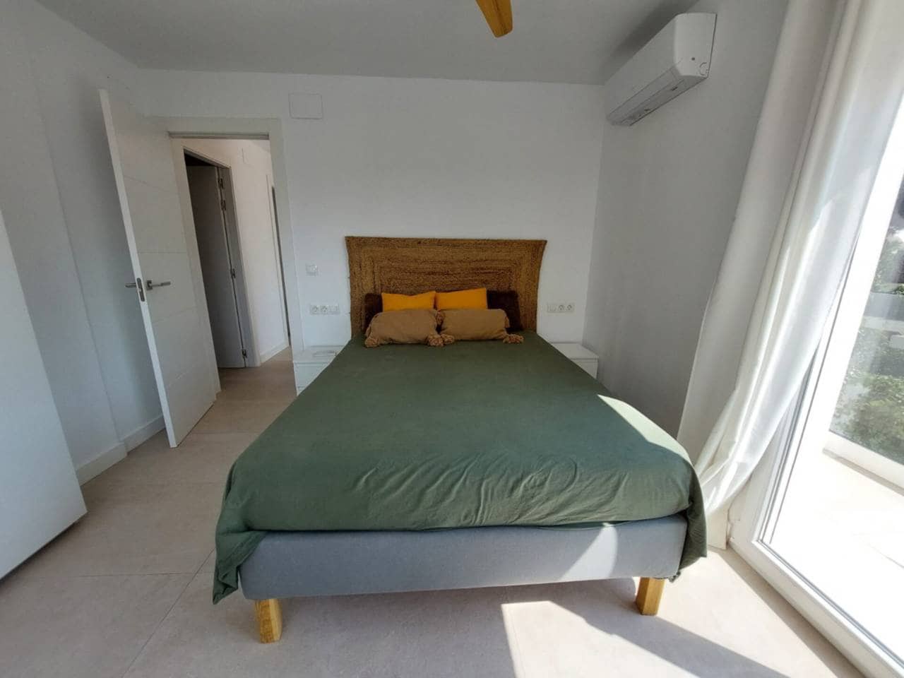 Chalet de 4 habitaciones en Cabo de las Huertas en alquiler con piscina garaje - 3.400 € (Ref: 8238359)