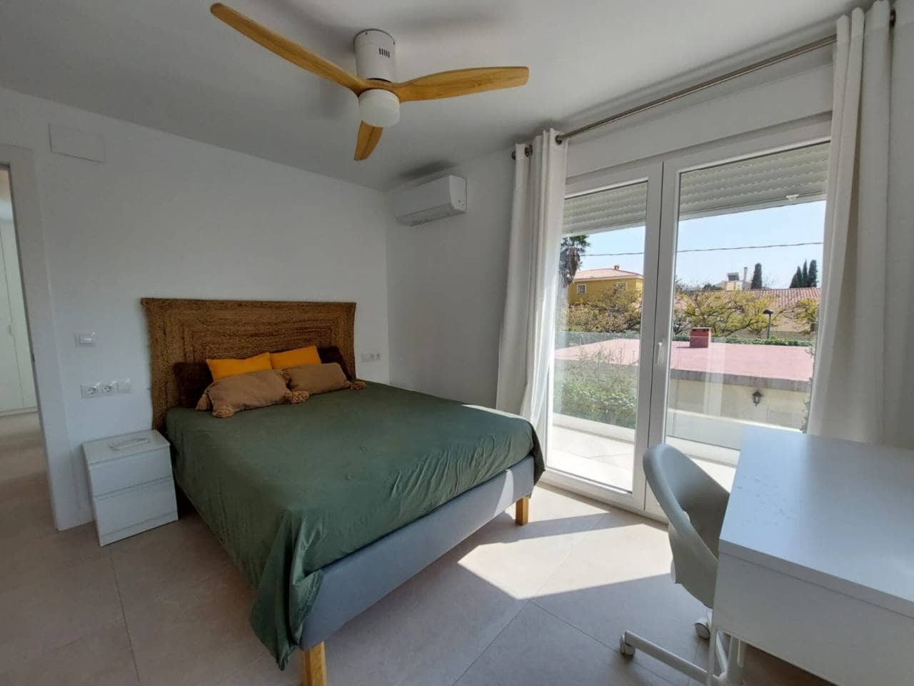 Chalet de 4 habitaciones en Cabo de las Huertas en alquiler con piscina garaje - 3.400 € (Ref: 8238359)