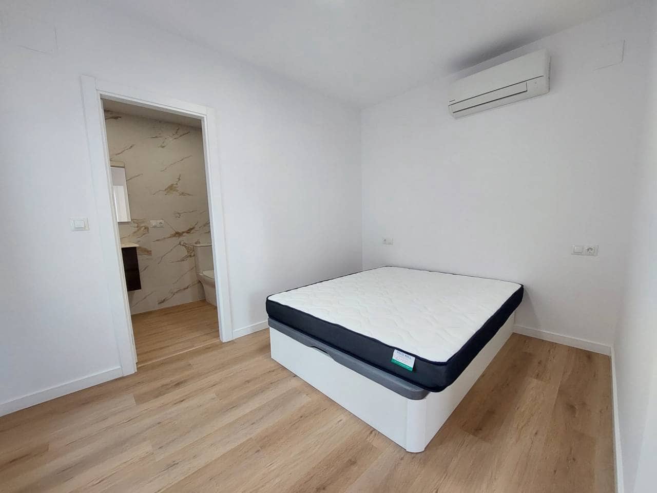 1 soveværelse Lejlighed til leje i Alicante by - € 890 (Ref: 8278420)