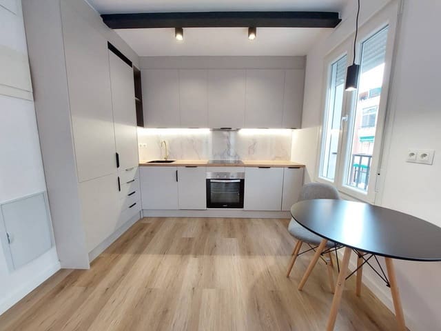 1 soveværelse Lejlighed til leje i Alicante by - € 890 (Ref: 8278420)