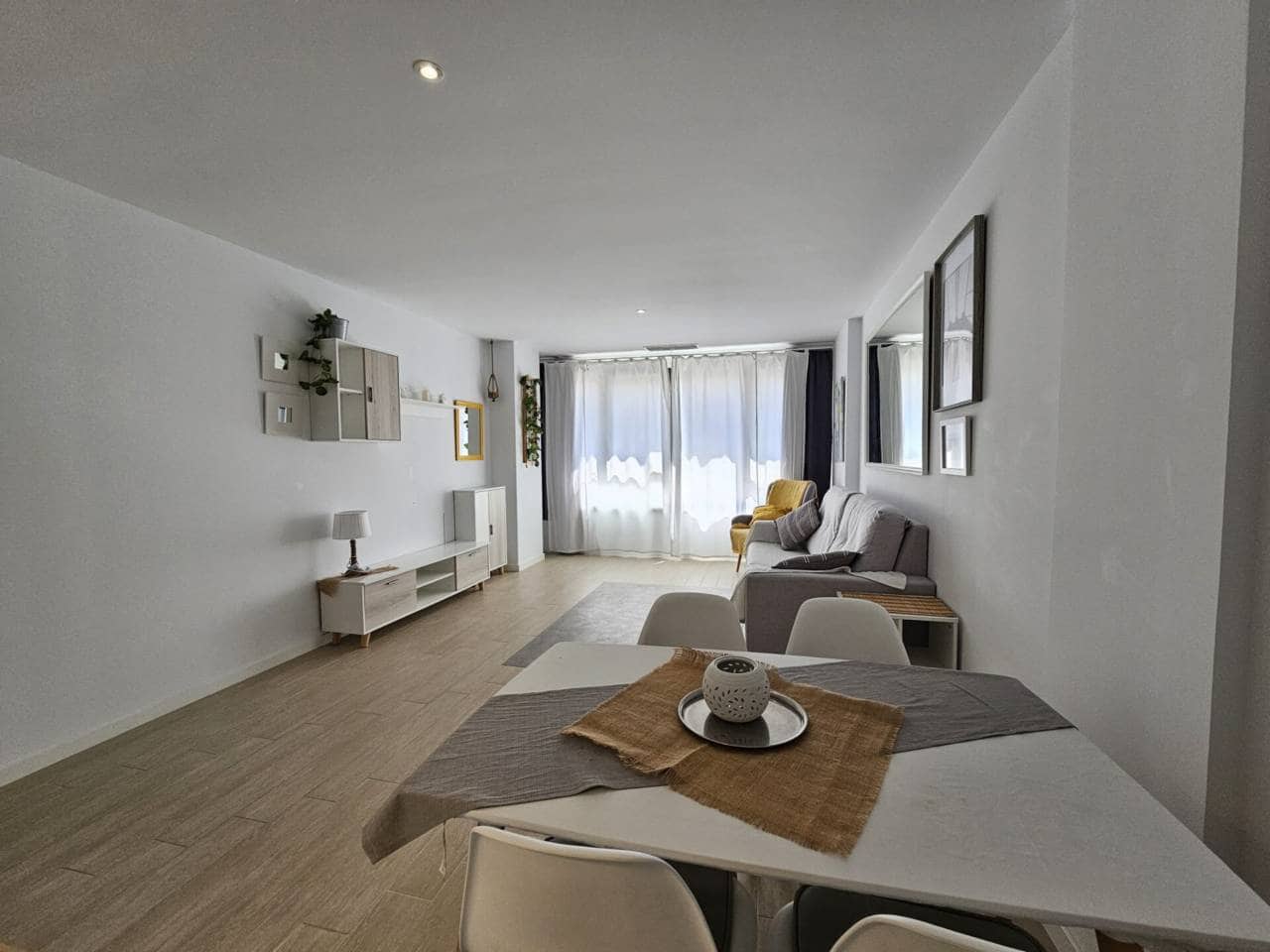 3 bedroom Flat for rent in Alicante / Alacant city with garage - € 1,500 (Ref: 8478802)