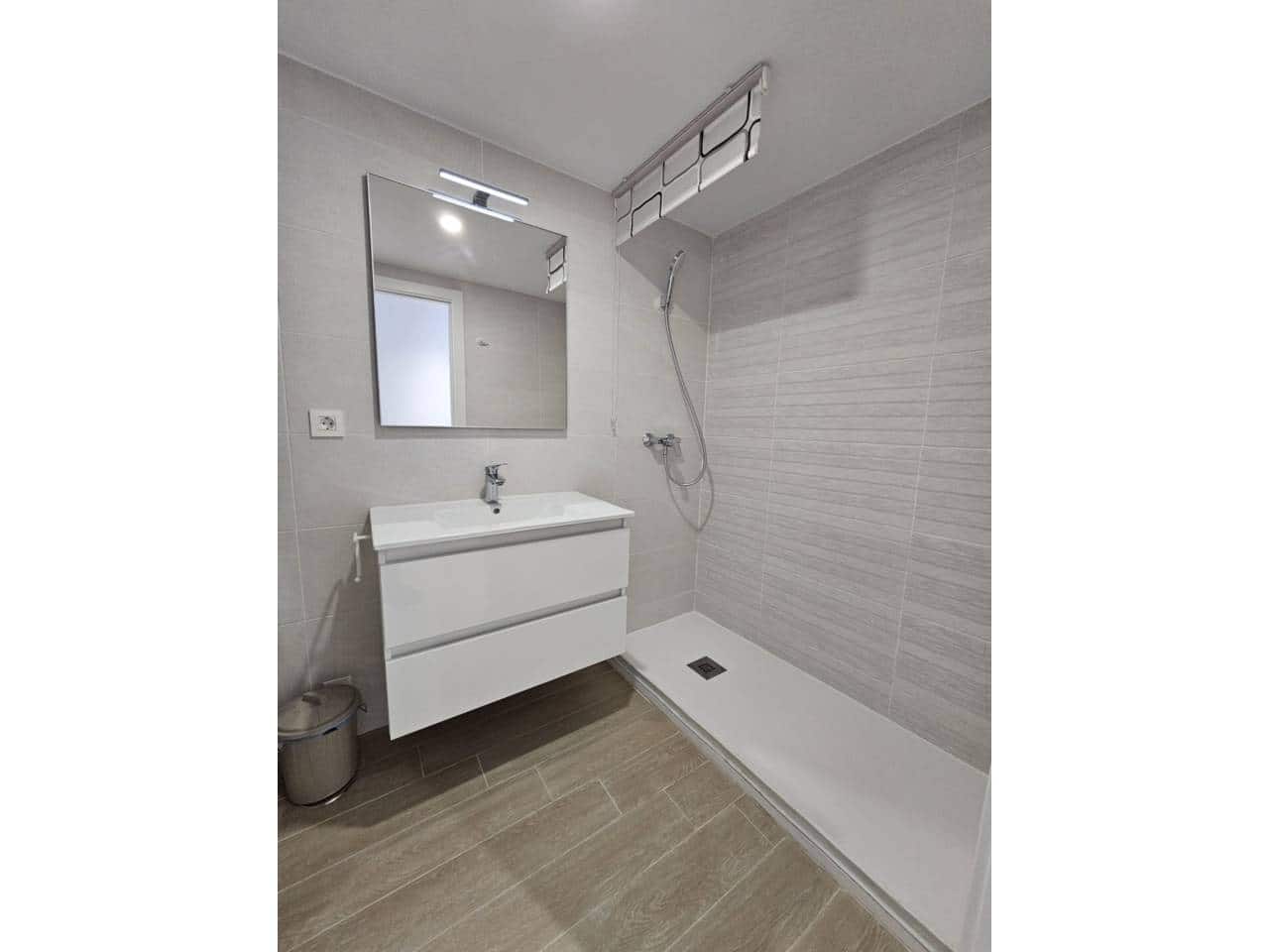 3 bedroom Flat for rent in Alicante / Alacant city with garage - € 1,500 (Ref: 8478802)
