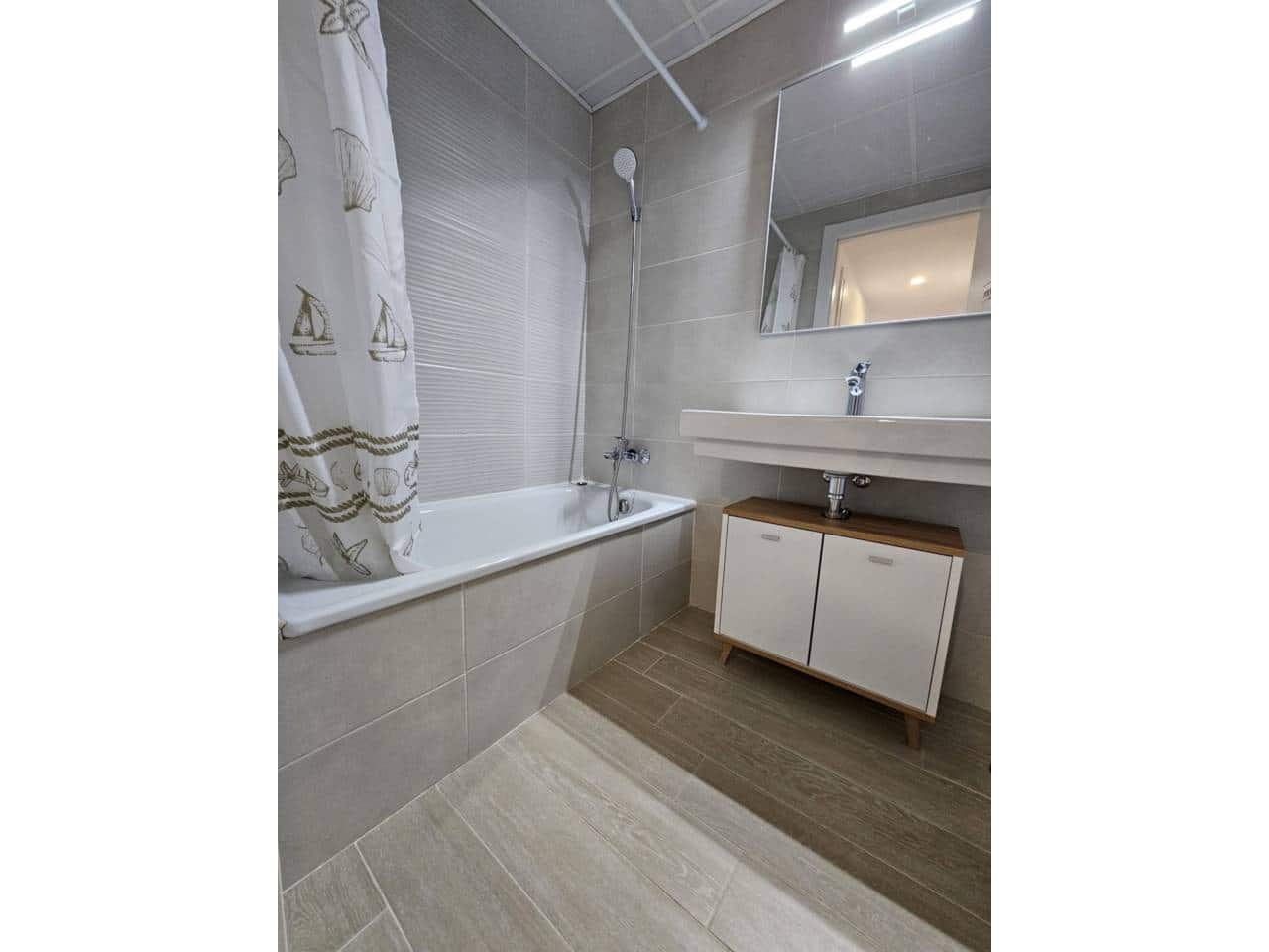 3 bedroom Flat for rent in Alicante / Alacant city with garage - € 1,500 (Ref: 8478802)