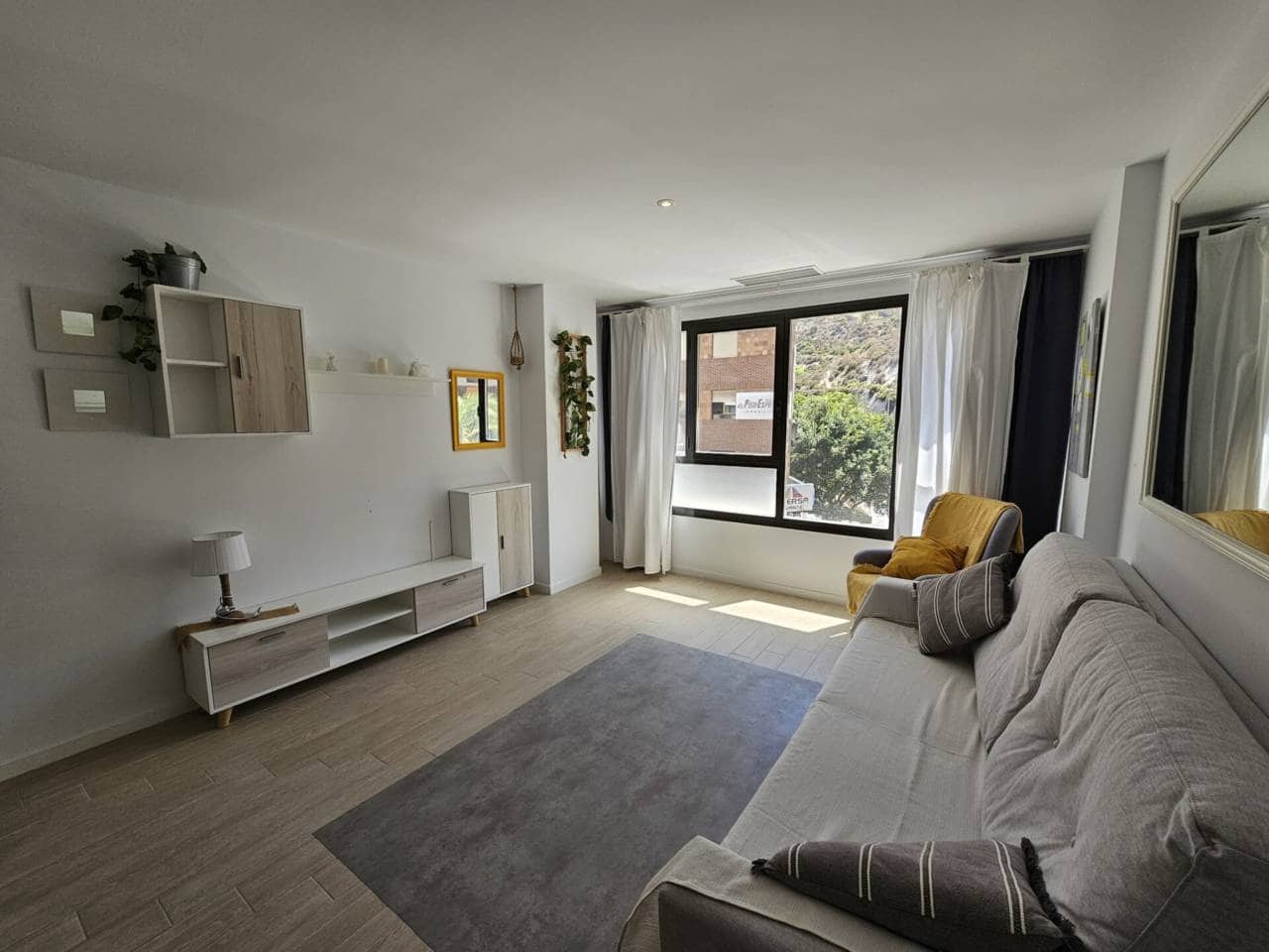 3 bedroom Flat for rent in Alicante / Alacant city with garage - € 1,500 (Ref: 8478802)