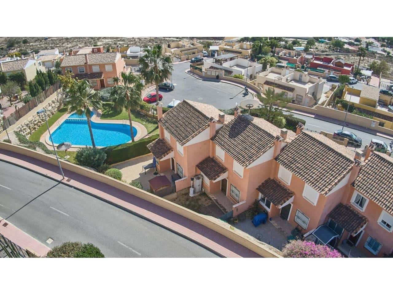 2 sypialnia Bungalow do wynajęcia w Muchamiel / Mutxamel z basenem garażem - 1 350 € (Ref: 8658099)