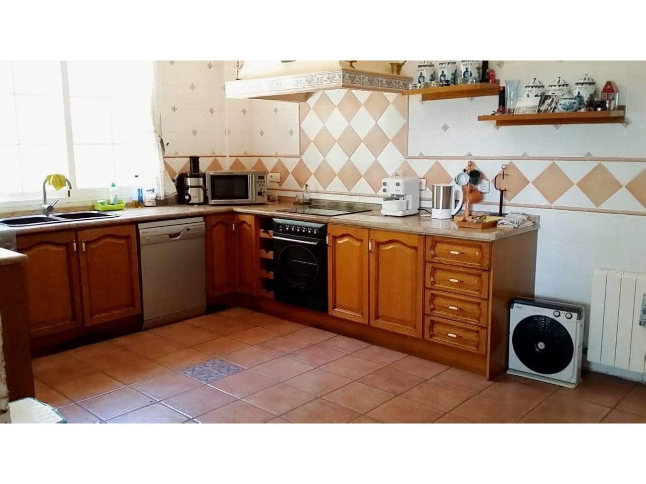 5 bedroom Villa for sale in Elda with pool garage - € 890,000 (Ref: 9084834)