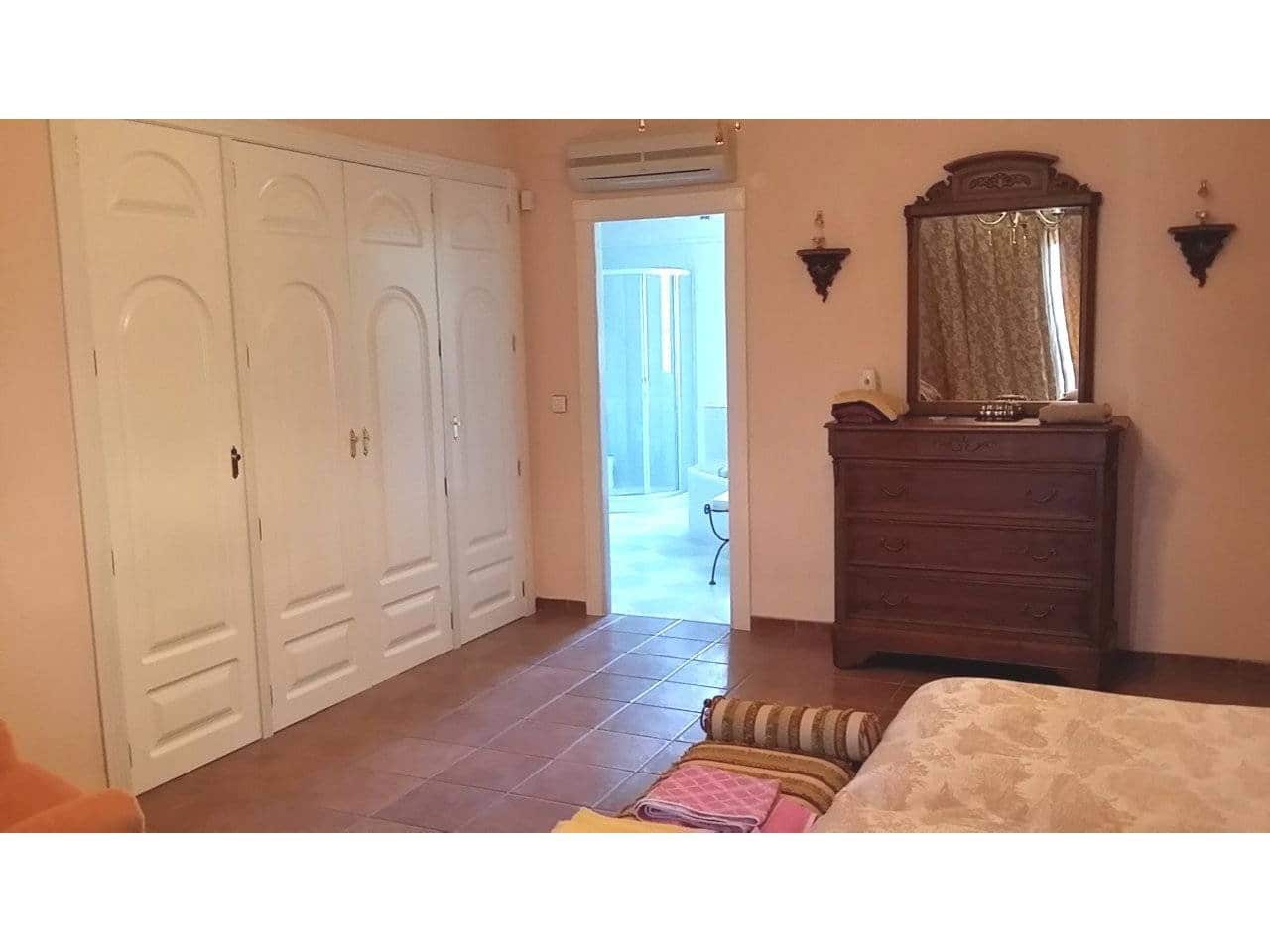 5 bedroom Villa for sale in Elda with pool garage - € 890,000 (Ref: 9084834)