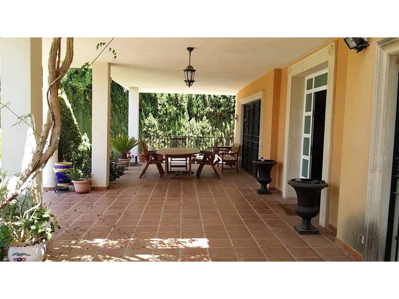 5 bedroom Villa for sale in Elda with pool garage - € 890,000 (Ref: 9084834)