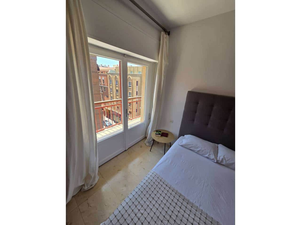 1 slaapkamer Flat te huur in Alicante stad - € 1.300 (Ref: 9118479)