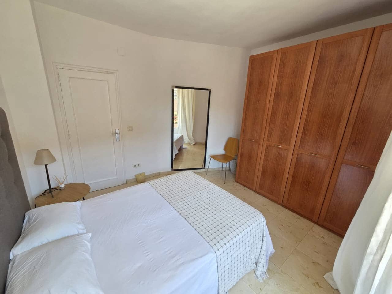 1 slaapkamer Flat te huur in Alicante stad - € 1.300 (Ref: 9118479)
