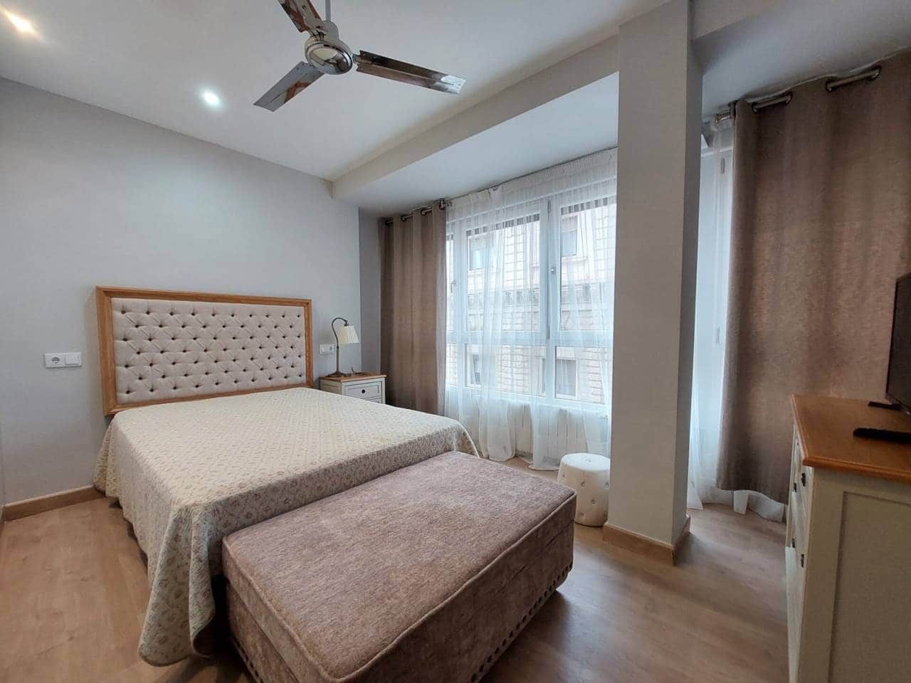 2 soveværelse Lejlighed til leje i Alicante by - € 1.650 (Ref: 9290033)