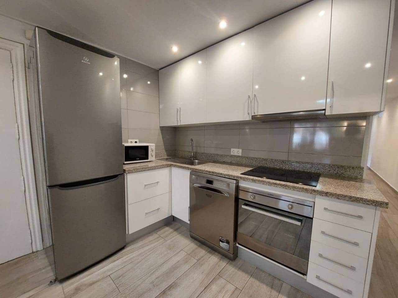 3 bedroom Flat for rent in Alicante / Alacant city - € 1,200 (Ref: 9374253)