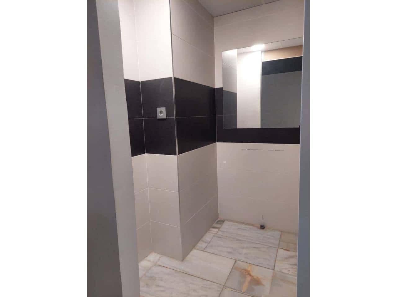 Erhverv til leje i Alicante by - € 1.500 (Ref: 9374254)