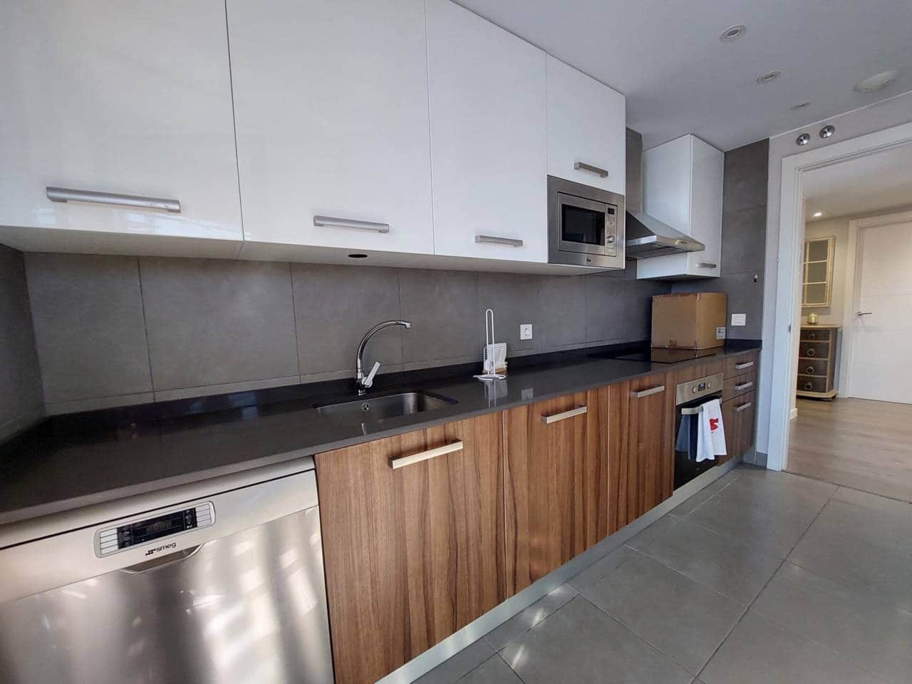 3 bedroom Flat for rent in El Campello with pool garage - € 2,000 (Ref: 9400351)