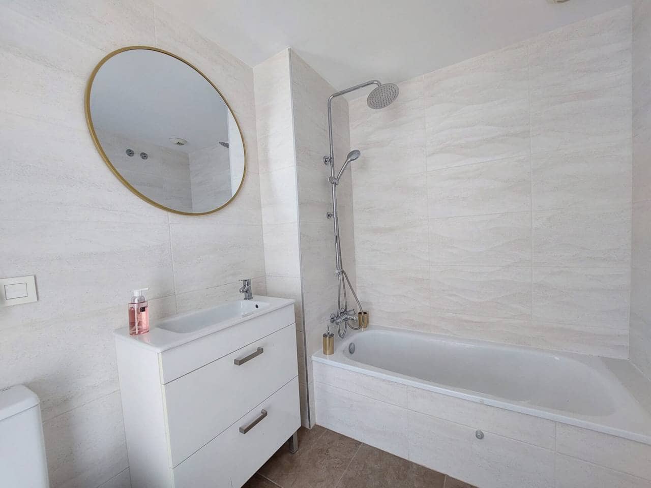 3 bedroom Flat for rent in El Campello with pool garage - € 2,000 (Ref: 9400351)