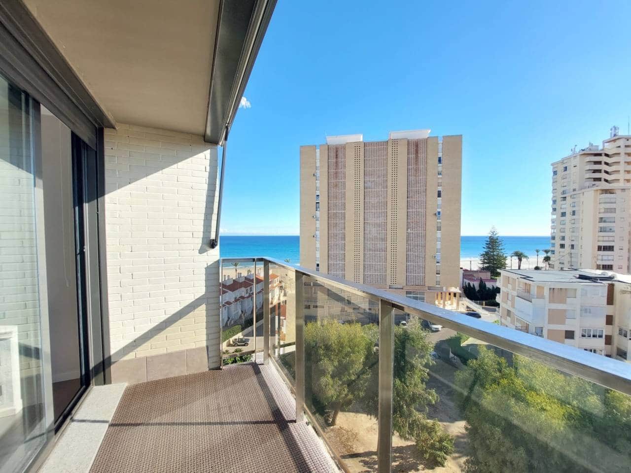 3 bedroom Flat for rent in El Campello with pool garage - € 2,000 (Ref: 9400351)