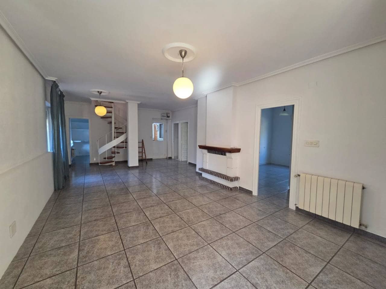 4 bedroom Villa for rent in El Campello with pool garage - € 2,000 (Ref: 9429114)