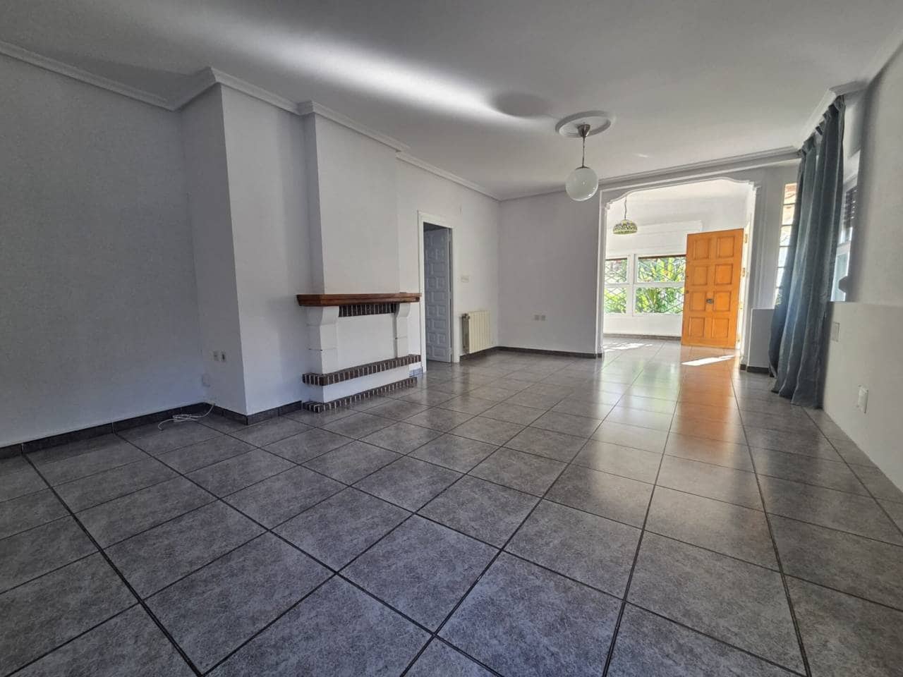 4 bedroom Villa for rent in El Campello with pool garage - € 2,000 (Ref: 9429114)