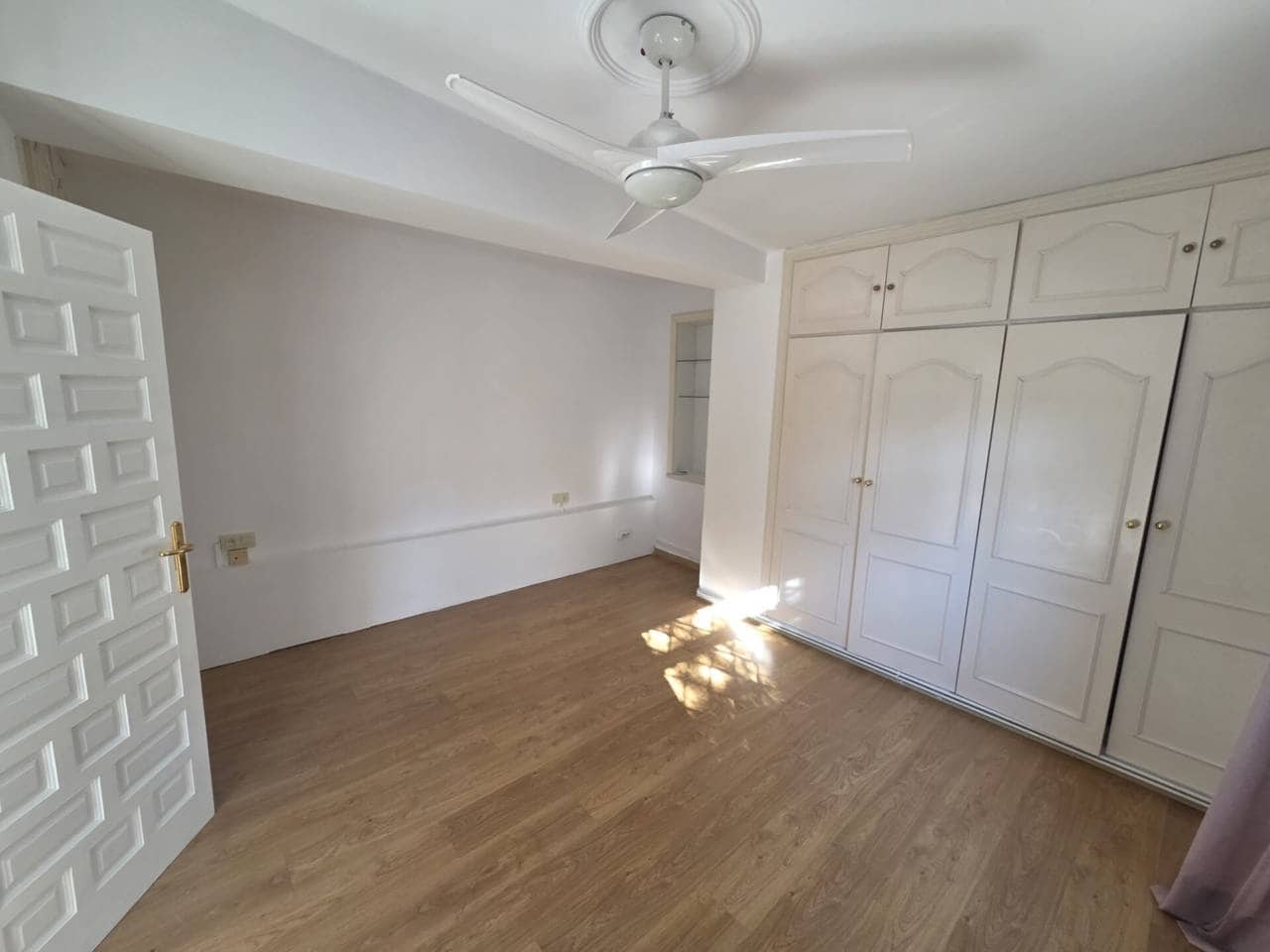 4 bedroom Villa for rent in El Campello with pool garage - € 2,000 (Ref: 9429114)