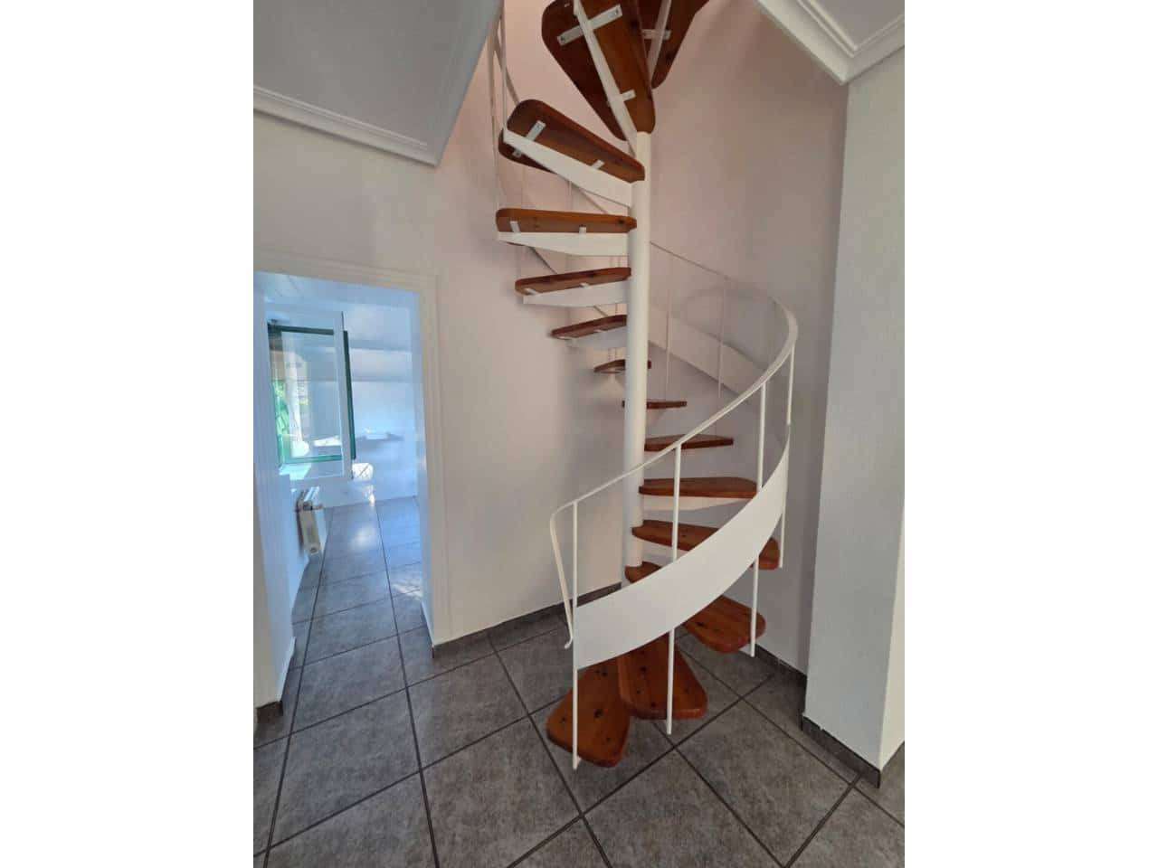 4 bedroom Villa for rent in El Campello with pool garage - € 2,000 (Ref: 9429114)