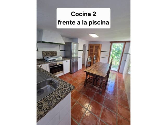 4 bedroom Villa for rent in El Campello with pool garage - € 2,000 (Ref: 9429114)