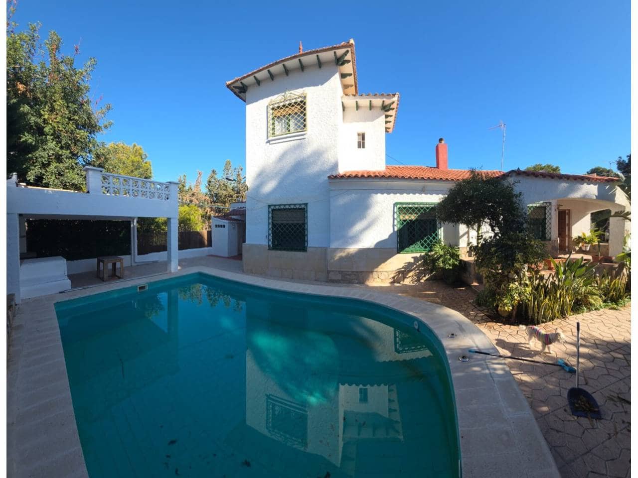 4 bedroom Villa for rent in El Campello with pool garage - € 2,000 (Ref: 9429114)