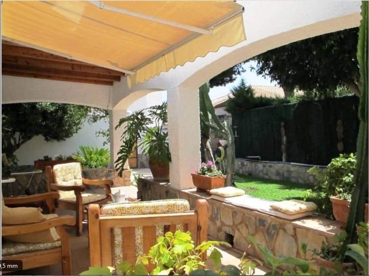 4 bedroom Villa for rent in El Campello with pool garage - € 2,000 (Ref: 9429114)