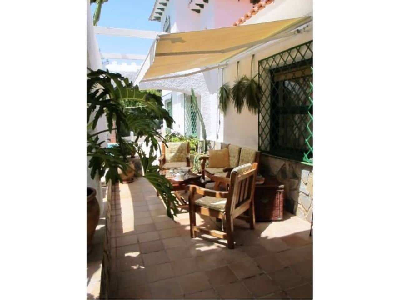 4 bedroom Villa for rent in El Campello with pool garage - € 2,000 (Ref: 9429114)