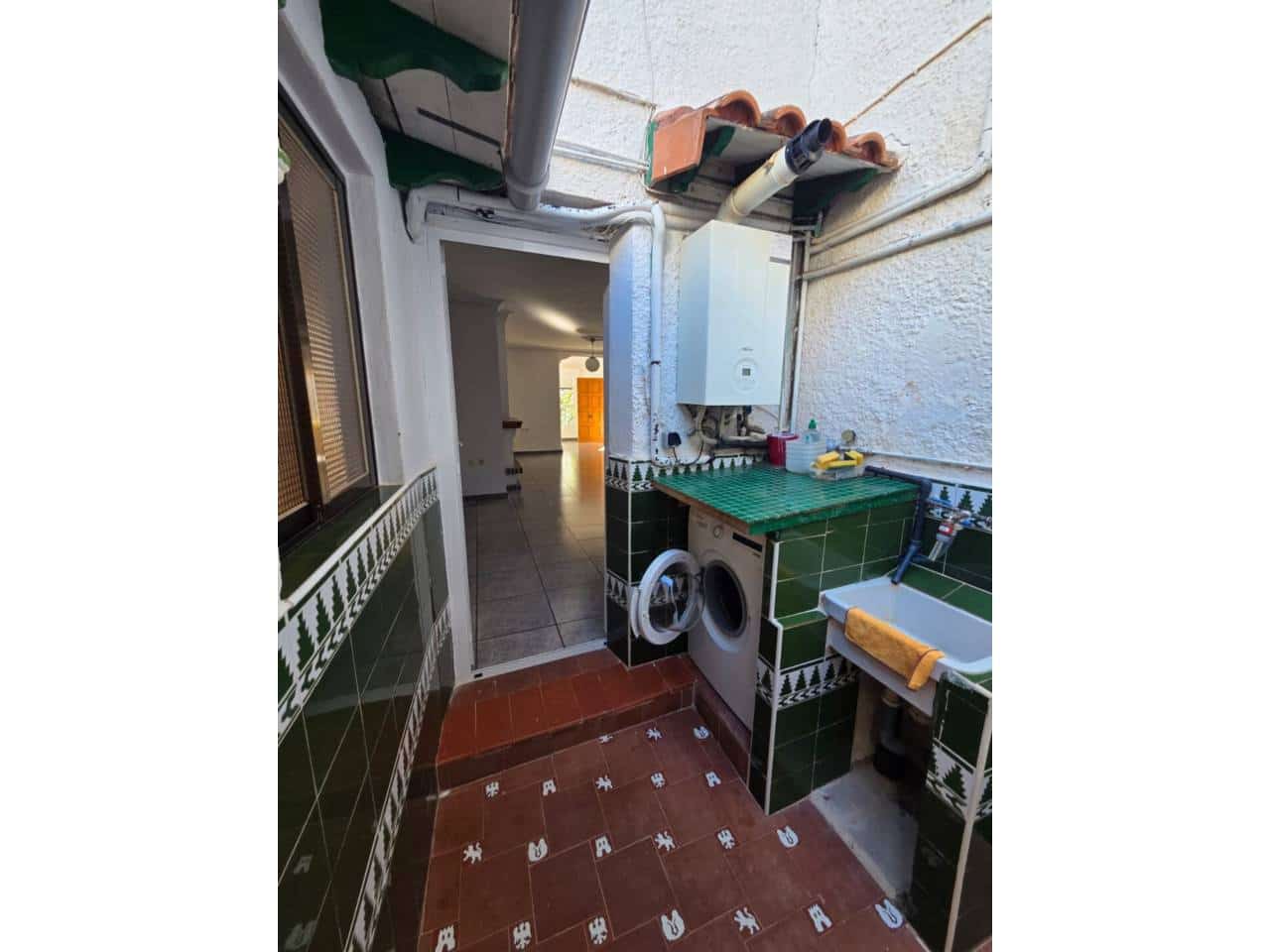 4 bedroom Villa for rent in El Campello with pool garage - € 2,000 (Ref: 9429114)