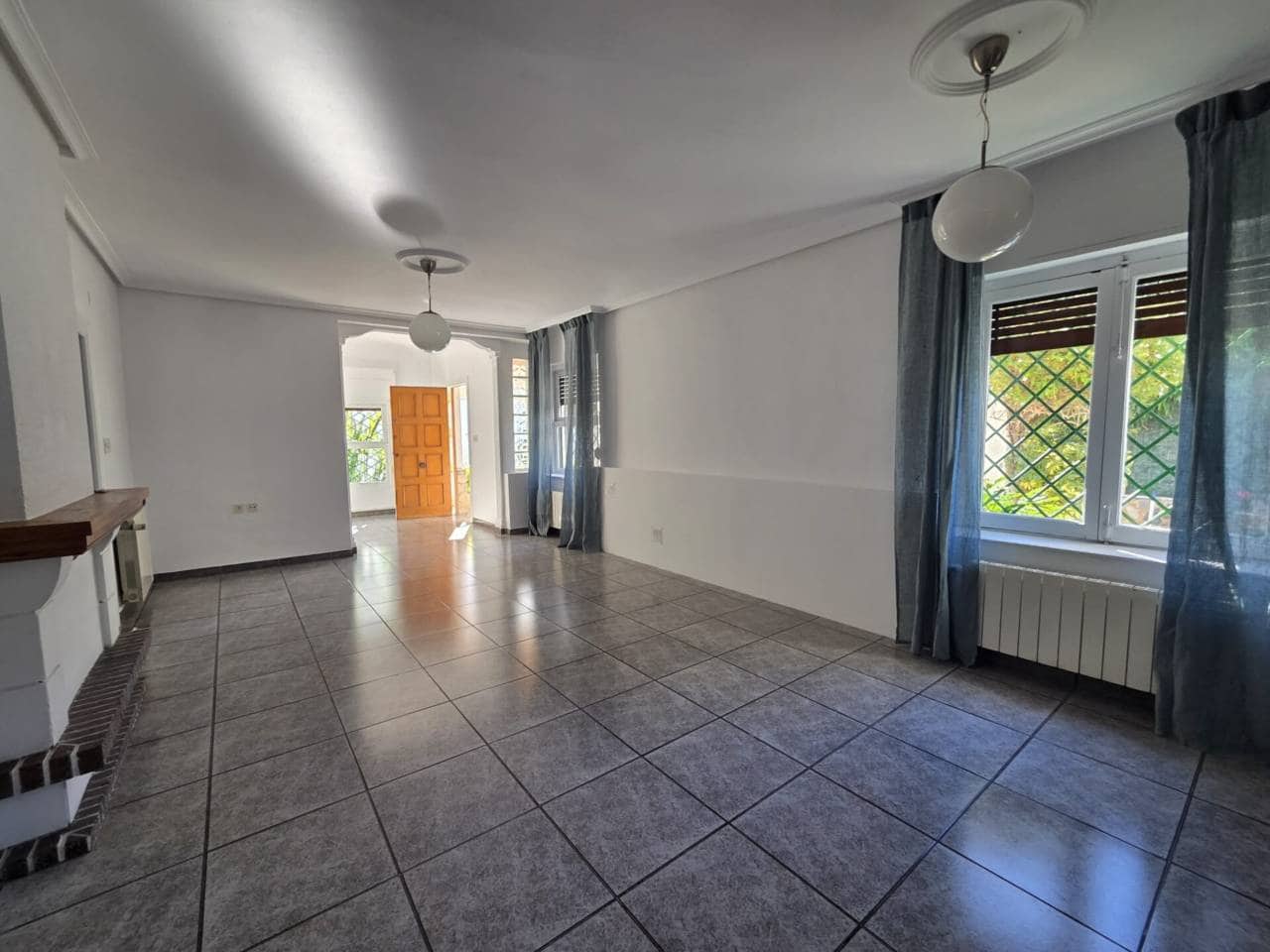 4 bedroom Villa for rent in El Campello with pool garage - € 2,000 (Ref: 9429114)