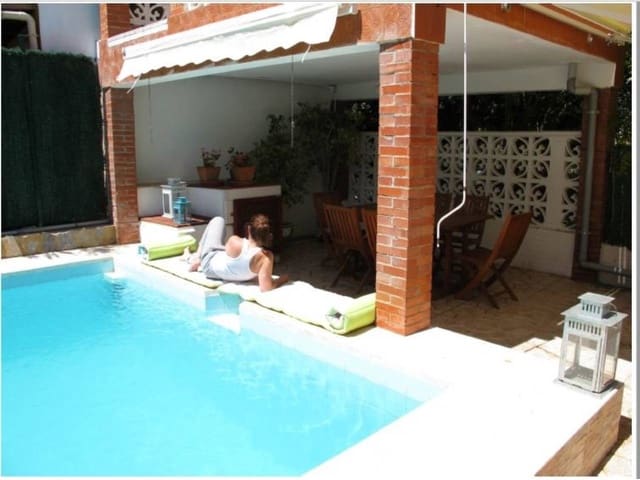 4 bedroom Villa for rent in El Campello with pool garage - € 2,000 (Ref: 9429114)