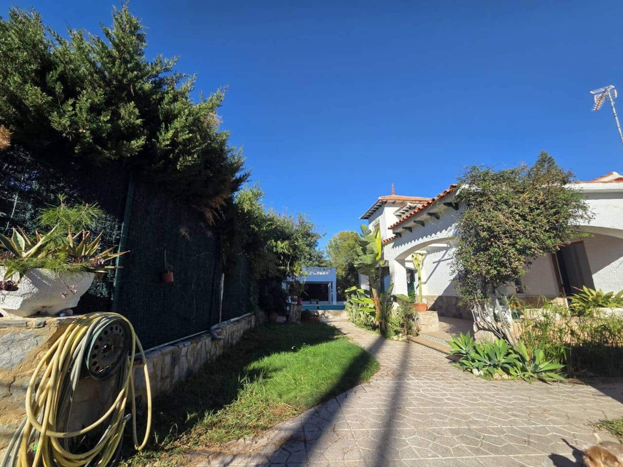 4 bedroom Villa for rent in El Campello with pool garage - € 2,000 (Ref: 9429114)