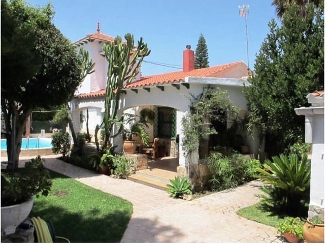 4 bedroom Villa for rent in El Campello with pool garage - € 2,000 (Ref: 9429114)